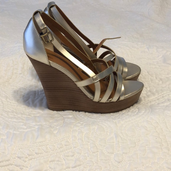 Metallic Gold Seychelles Wedges - Picture 2 of 6